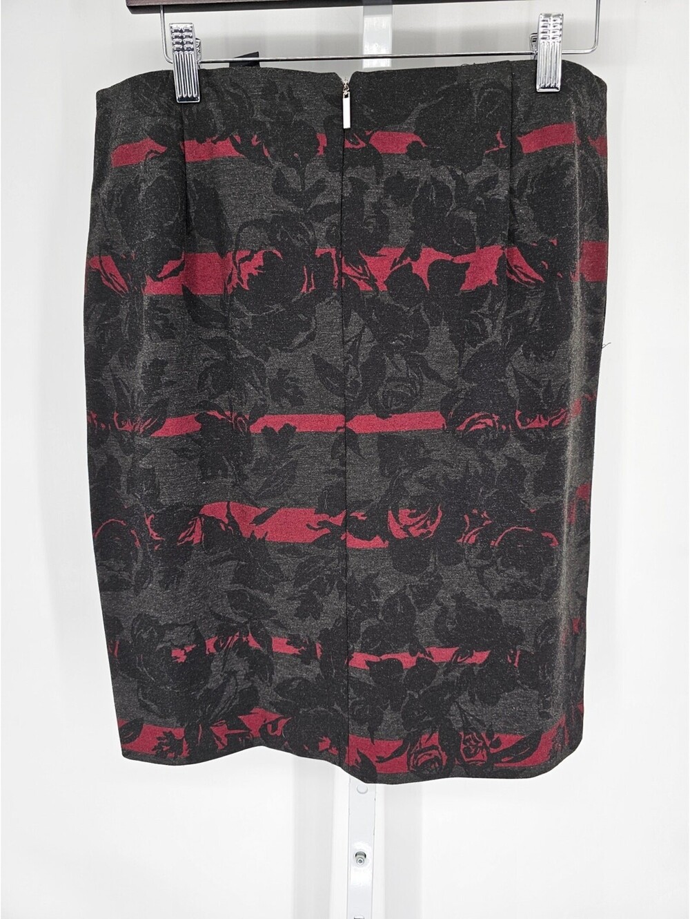 Grace Elements Womens Sz L Knee length Pencil Skirt Black Red Floral Print - Picture 3 of 3